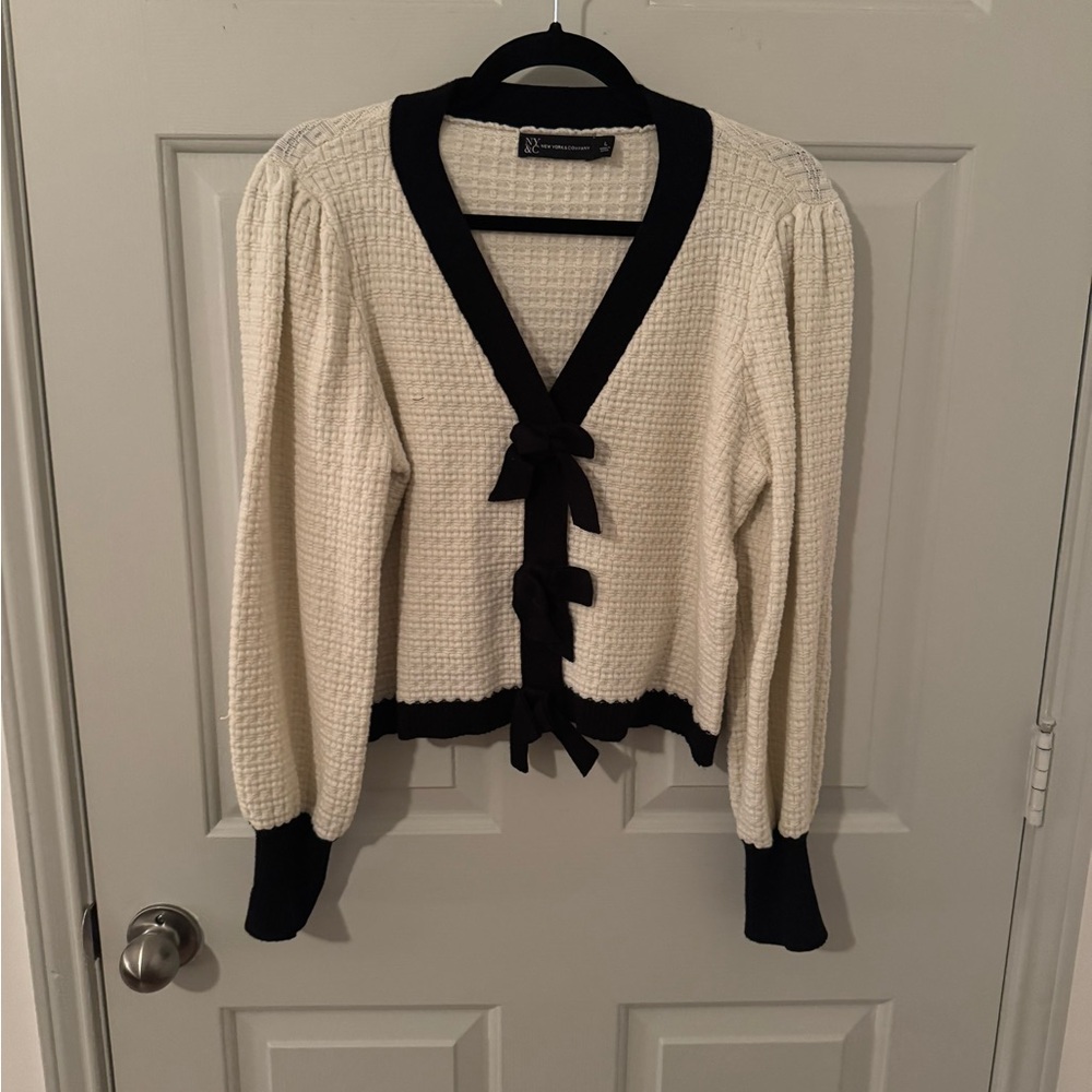 New York & Company Elegant Cream and Black  with Bows Sweater size Large